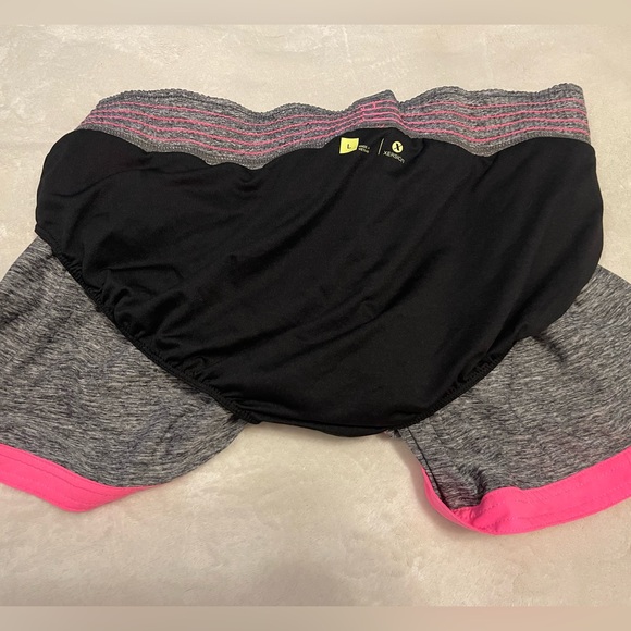 💞NWOT Women’s Swim Shorts Built in Panty💞 - Picture 5 of 6